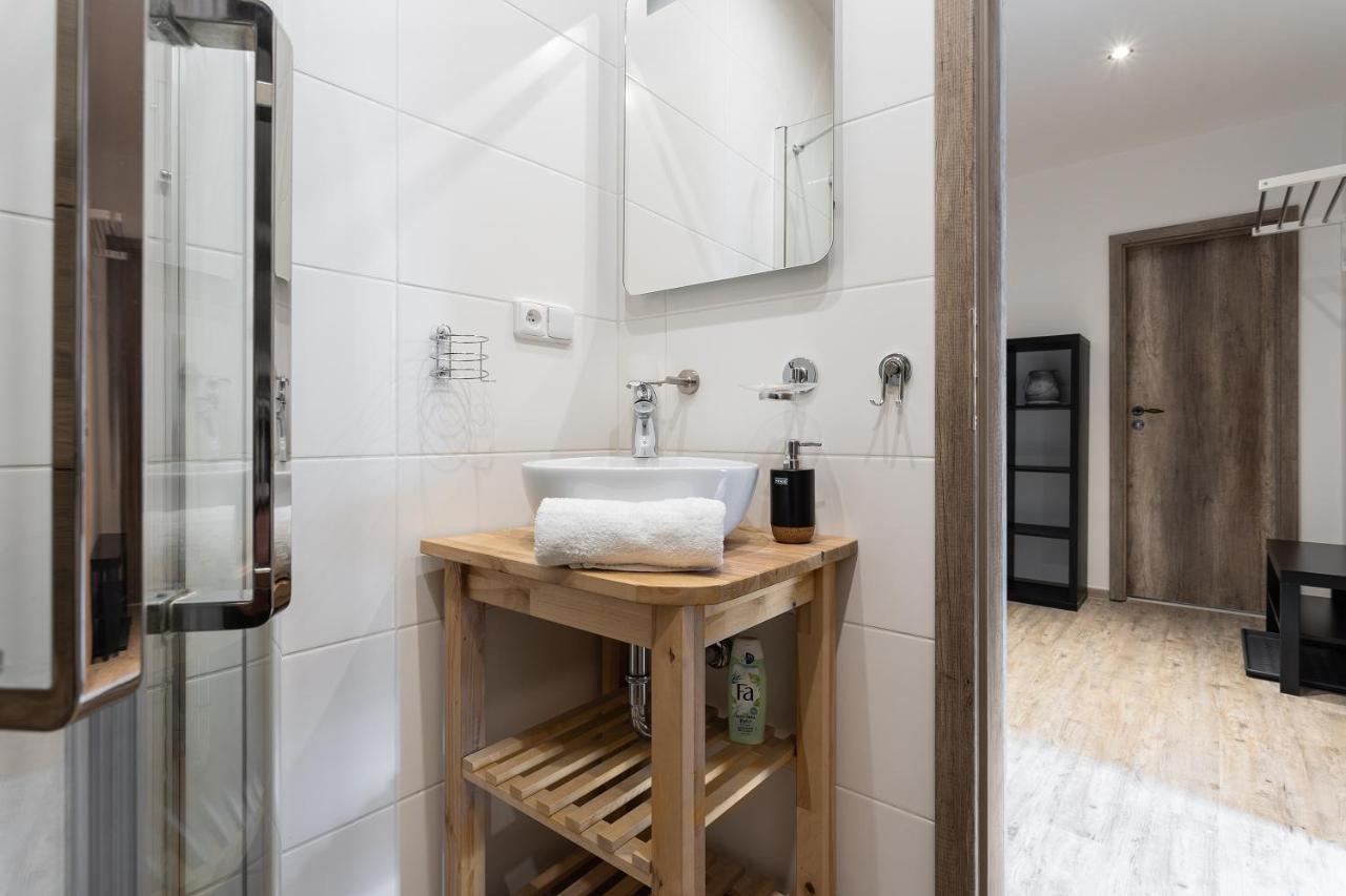Vlevo Dole Koko Apartment โรกีนีซ นัด ยีเซอโร ภายนอก รูปภาพ