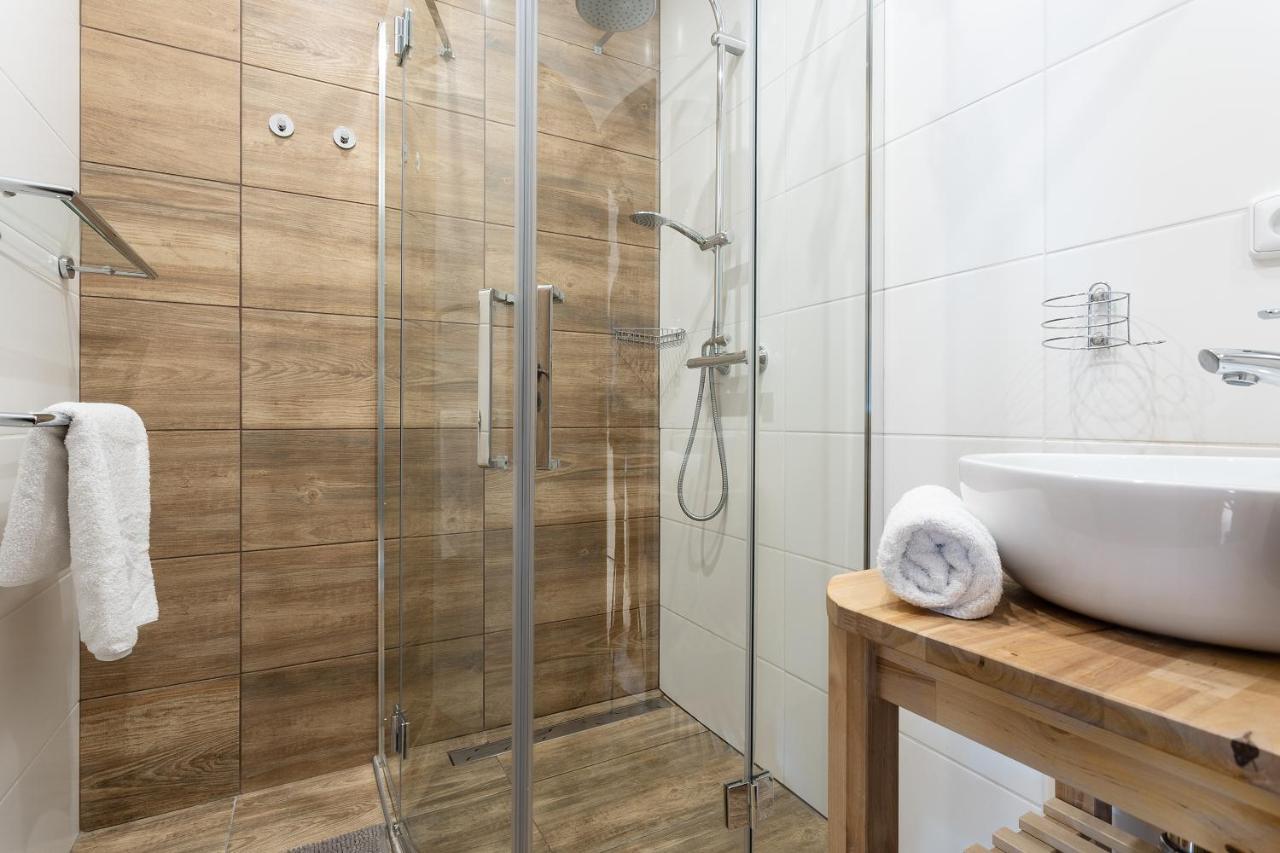 Vlevo Dole Koko Apartment โรกีนีซ นัด ยีเซอโร ภายนอก รูปภาพ